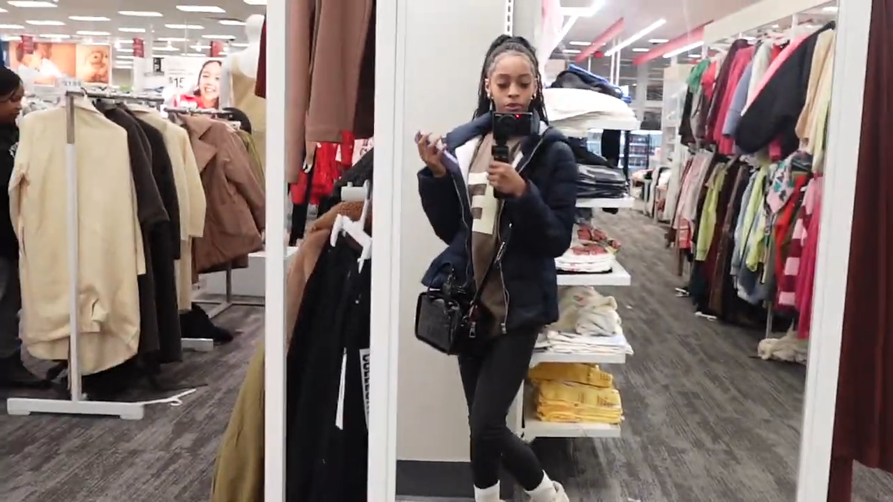 Sahara Lynn Barnes Age, Net Worth & Relationship Status 2026