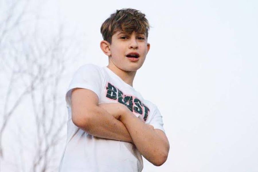 How Old Is Nidal Wonder